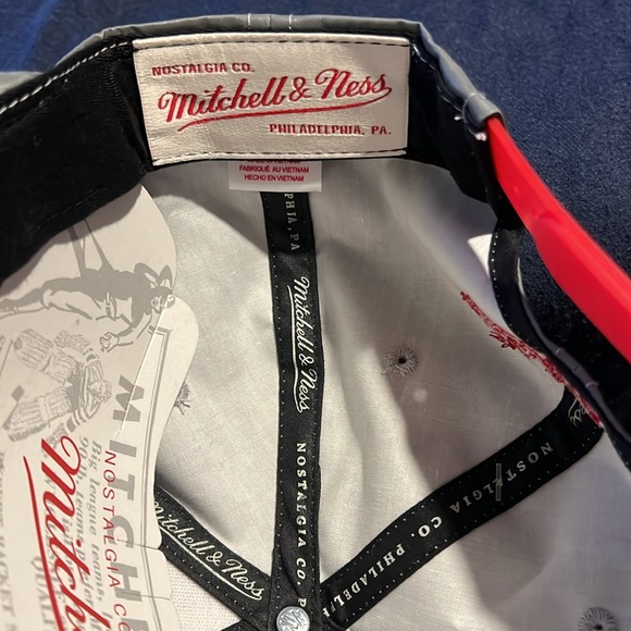 MITCHELL & NESS 3M REFLECTIVE MIAMI HEAT HAT - Picture 7 of 11